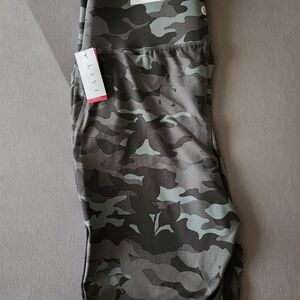 LIVI Knee Short size 18/20